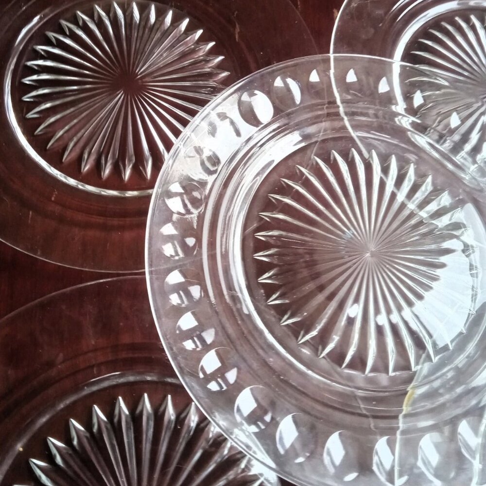 Clear Glass / Crystal Type 8.5" Plates - Set Of 5 - Beautiful Design - Picture 4 of 4